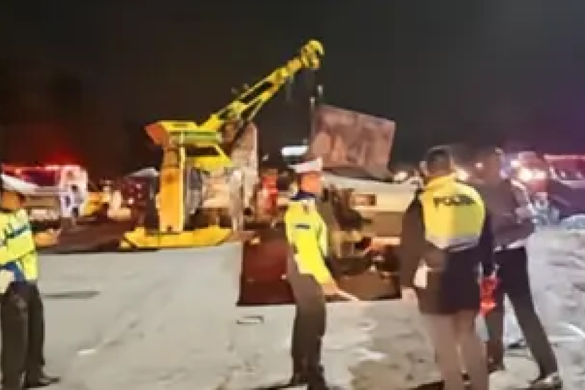 Apa Penyebab Kecelakaan Beruntun di Gerbang Tol Ciawi? Benarkah Akibat Truk Tronton Mengalami Rem Blong Hingga 8 Orang Tewas