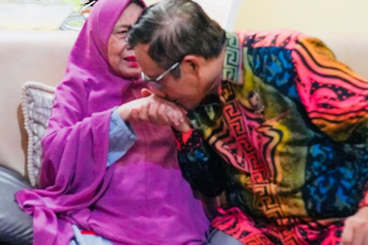 Siti Khadijah Ibunda Mahfud MD Sakit Apa? Inilah Kronologi Meninggalnya Ibunda Mantan Calon Wapres Yang Menghembuskan Nafas Terakhir setelah melaksanakan Shalat Subu